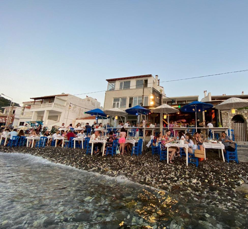Giritli Rum Meyhanesi & Butik Otel Karaburun  Buitenkant foto