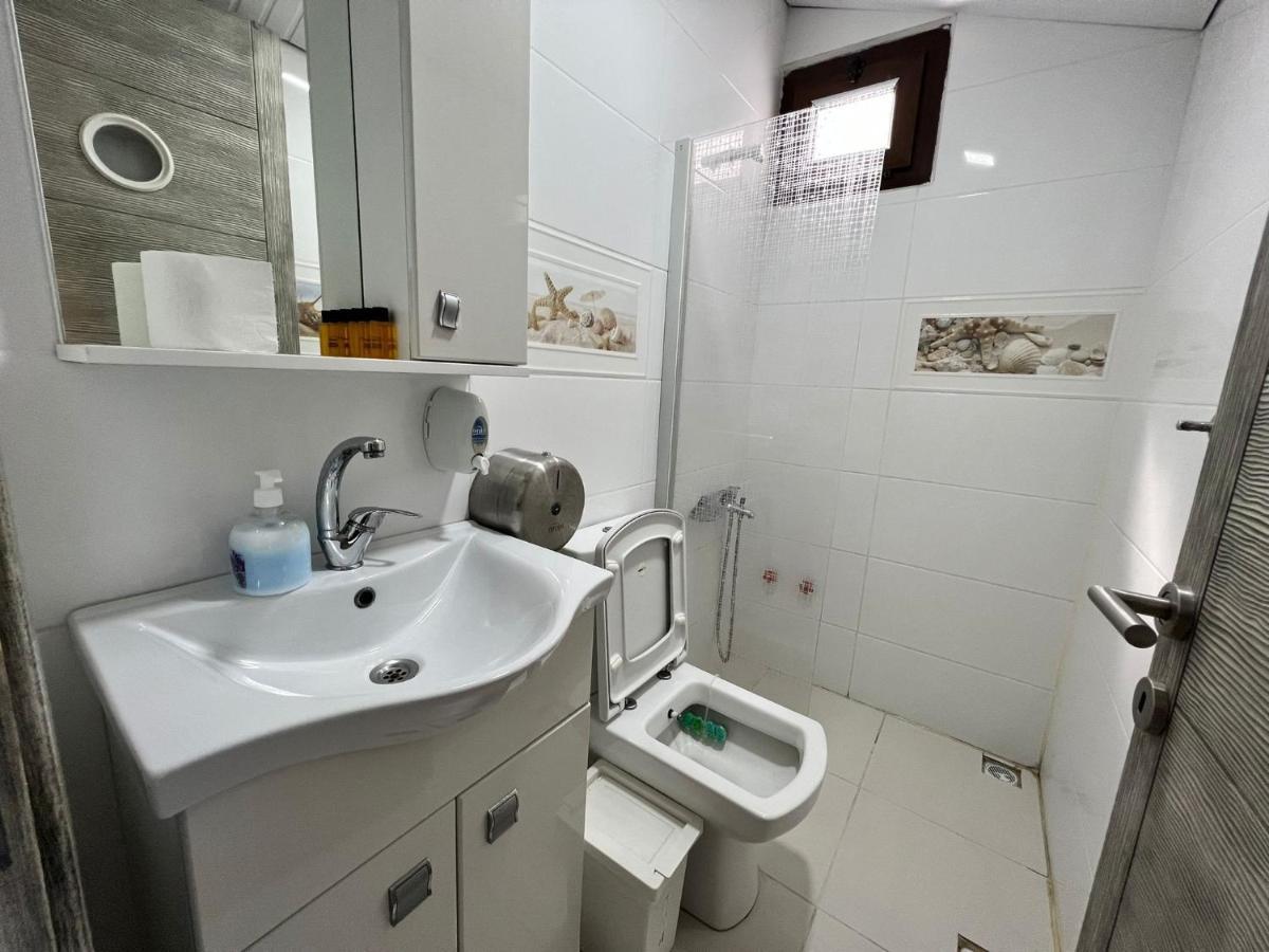 Giritli Rum Meyhanesi & Butik Otel Karaburun  Buitenkant foto
