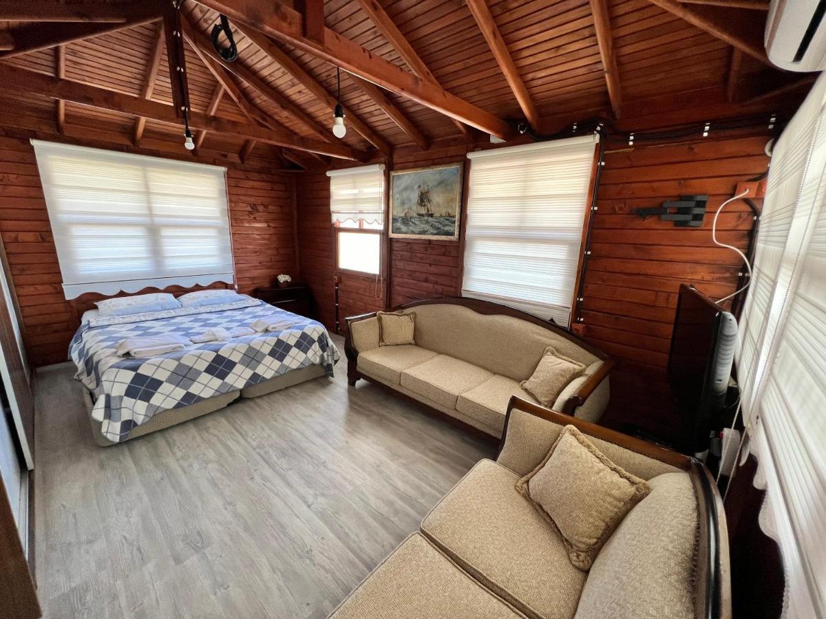 Giritli Rum Meyhanesi & Butik Otel Karaburun  Buitenkant foto