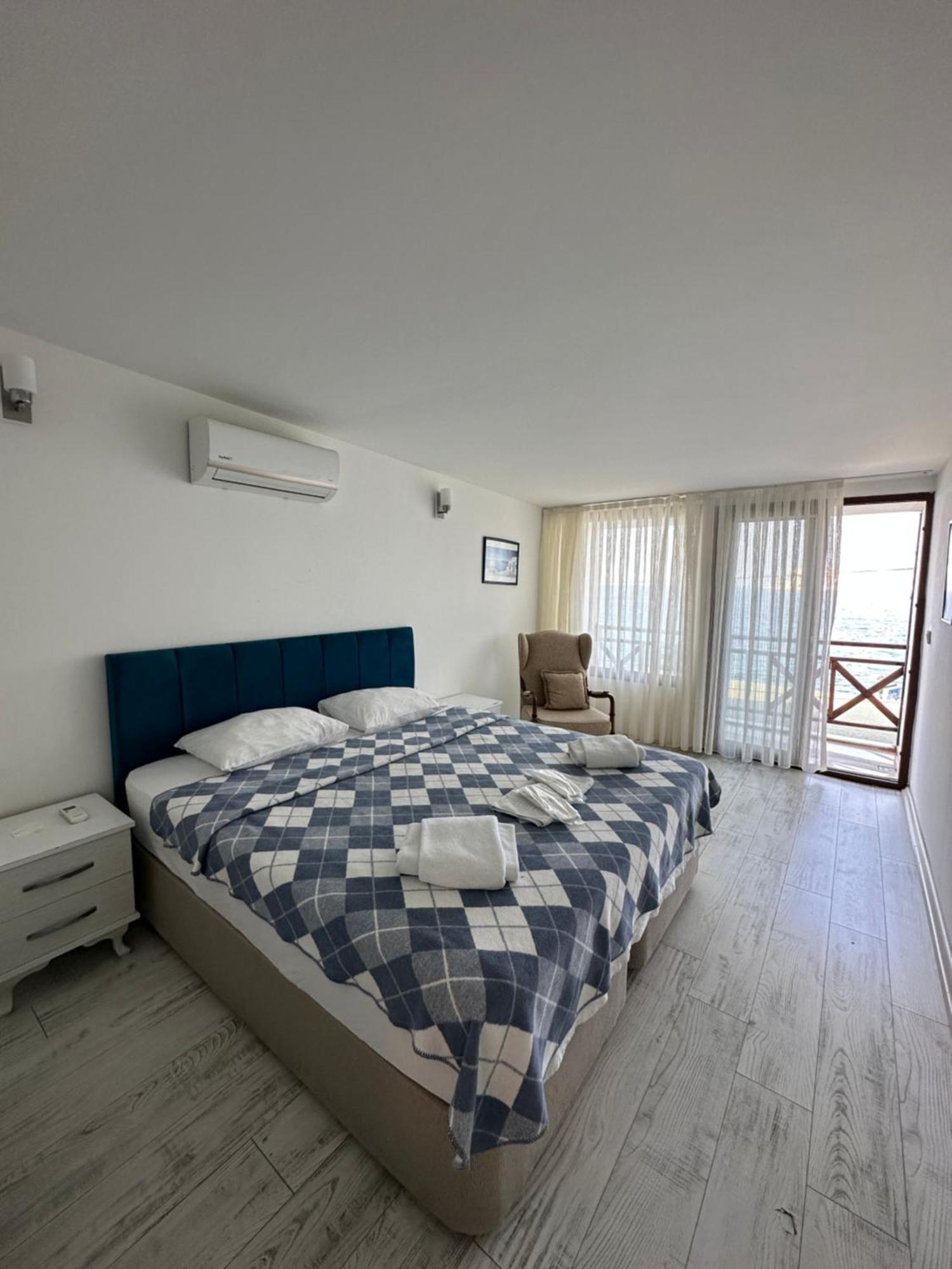 Giritli Rum Meyhanesi & Butik Otel Karaburun  Buitenkant foto