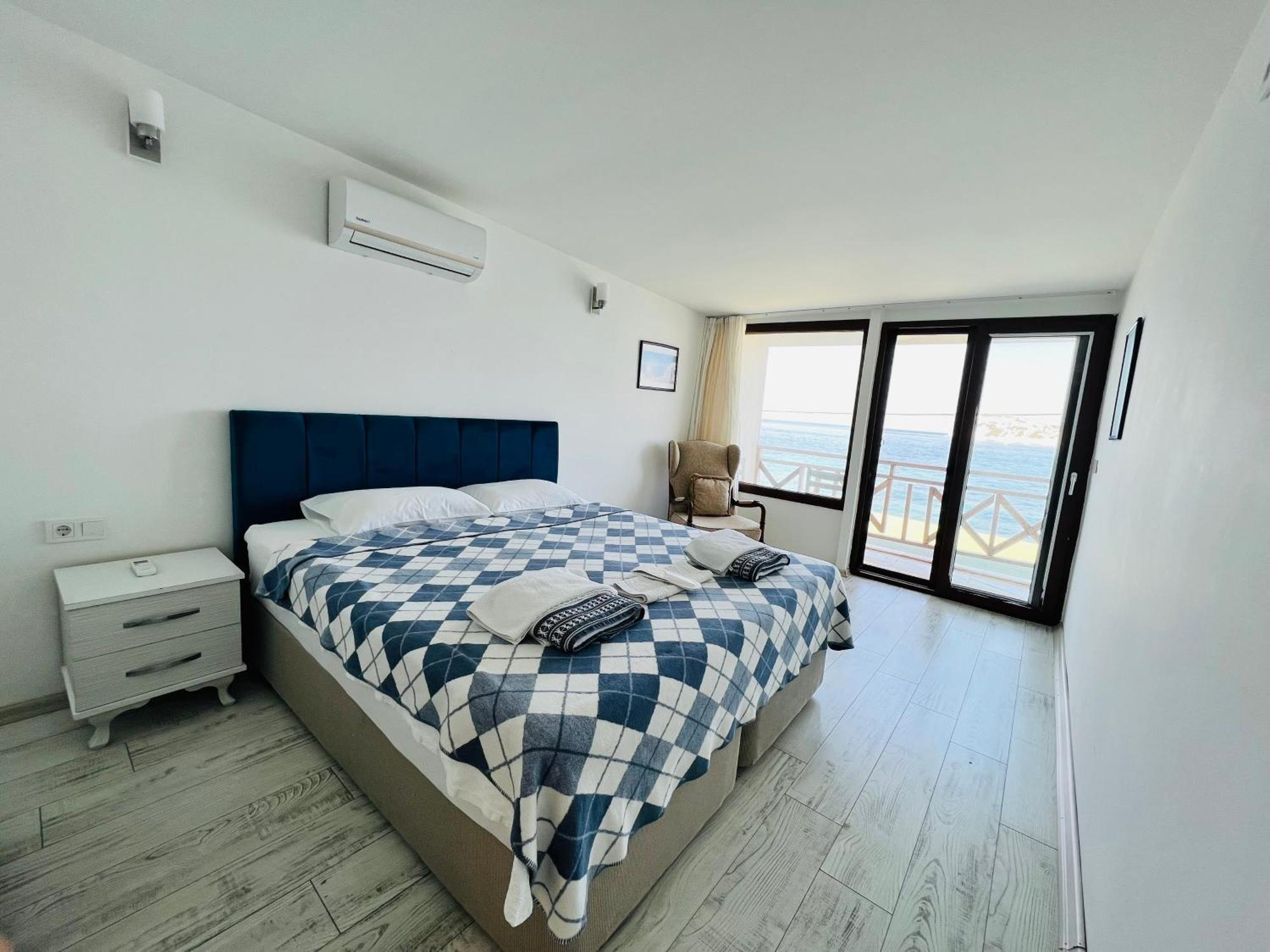 Giritli Rum Meyhanesi & Butik Otel Karaburun  Buitenkant foto